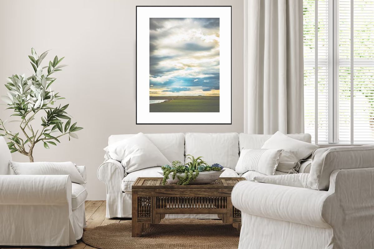 How to Choose Art That Creates a Sense of Space and Stillness